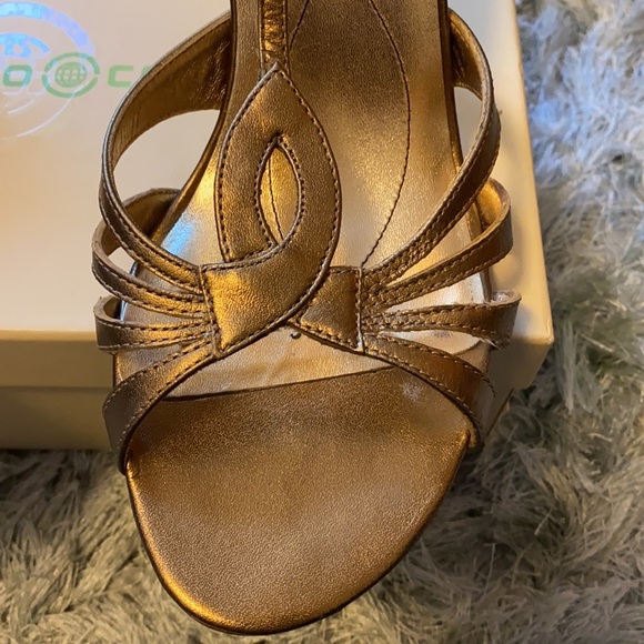 Max Studios Strappy Shoes - Picture 9 of 13